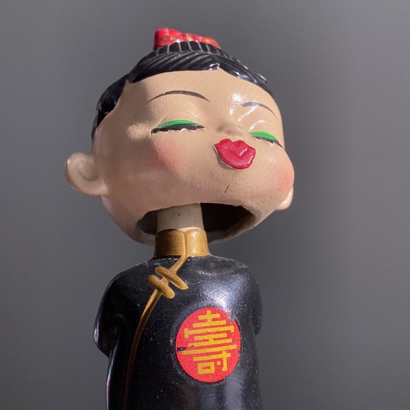 3/$30 💖 VTG lovely Asian bobblehead and piggy bank figurine - Picture 3 of 8